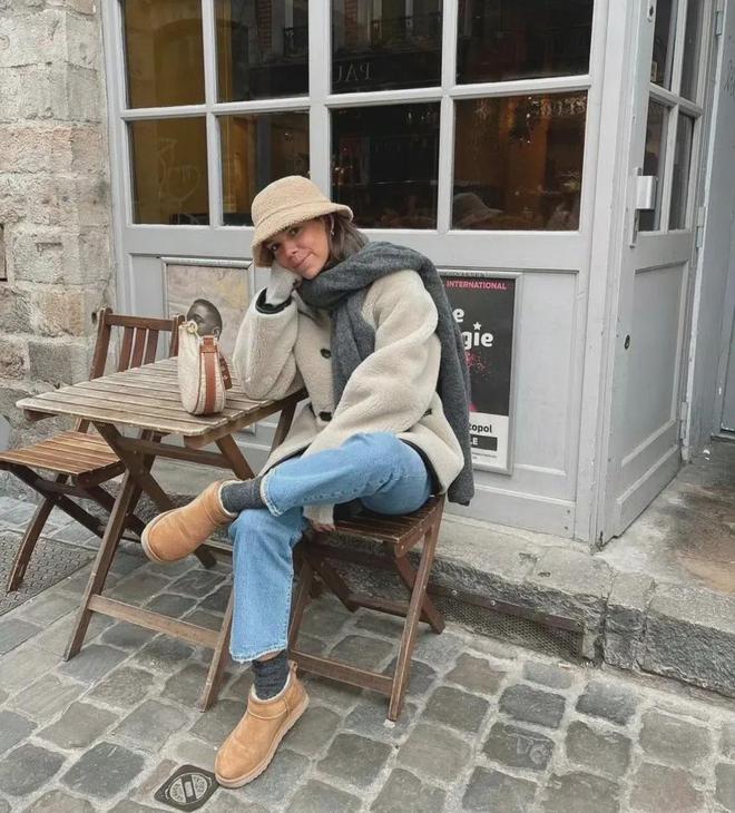 ”才是今年最流行的穿搭时髦又好看！qmh球盟会亚博“牛仔裤＋这双鞋(图8)